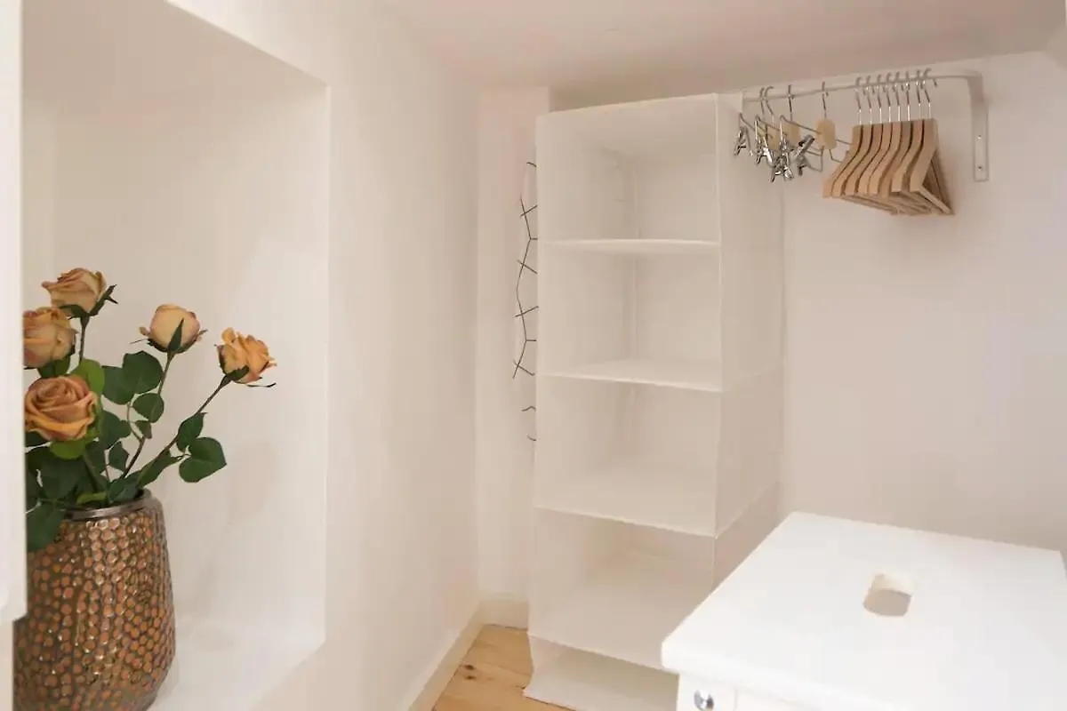 Very Central Studio Near Subway Lisbon