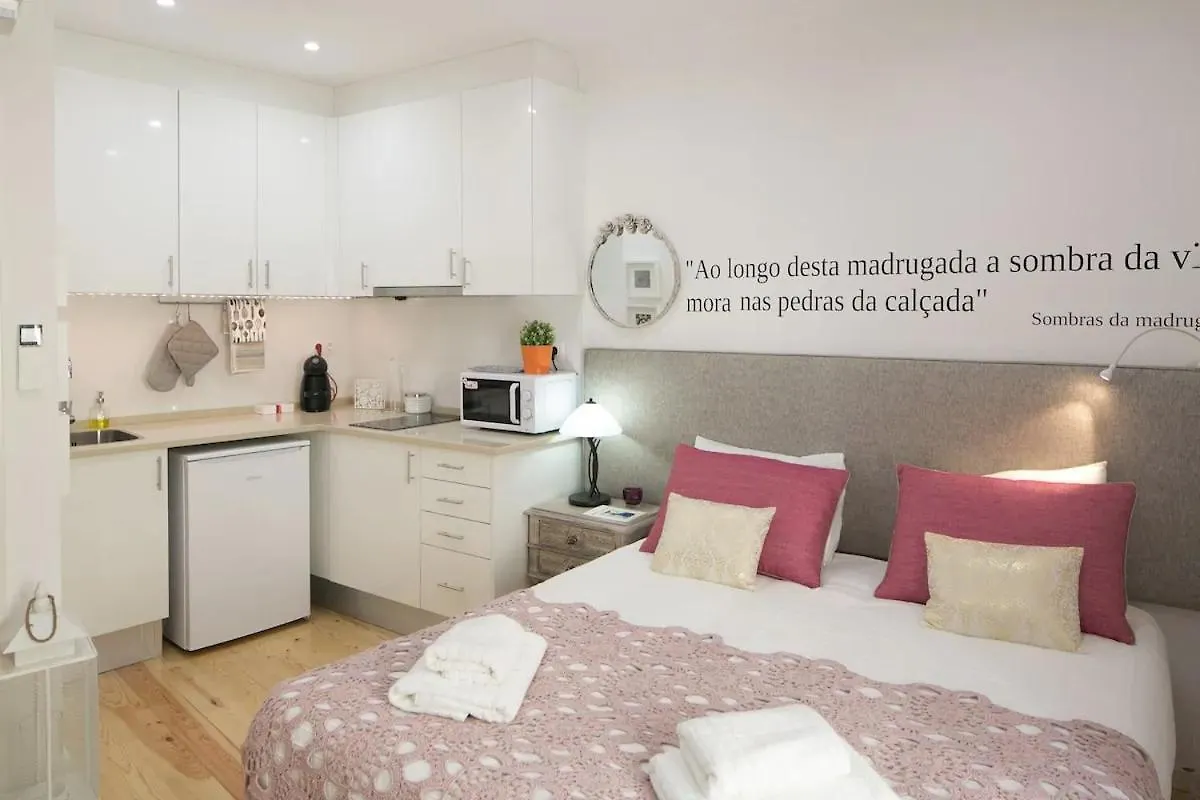Apartment Very Central Studio Near Subway Lisbon