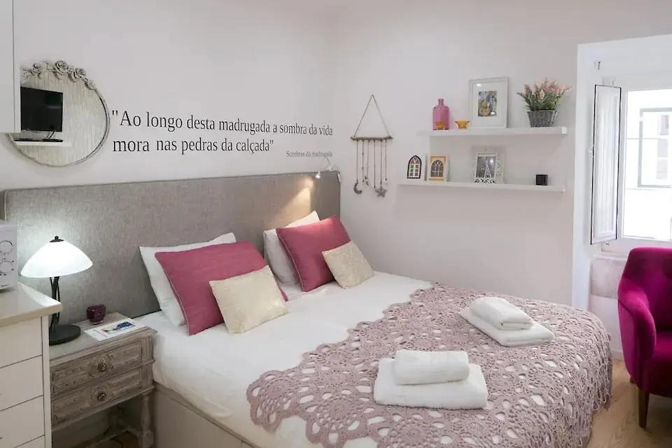 Very Central Studio Near Subway Lisbon
