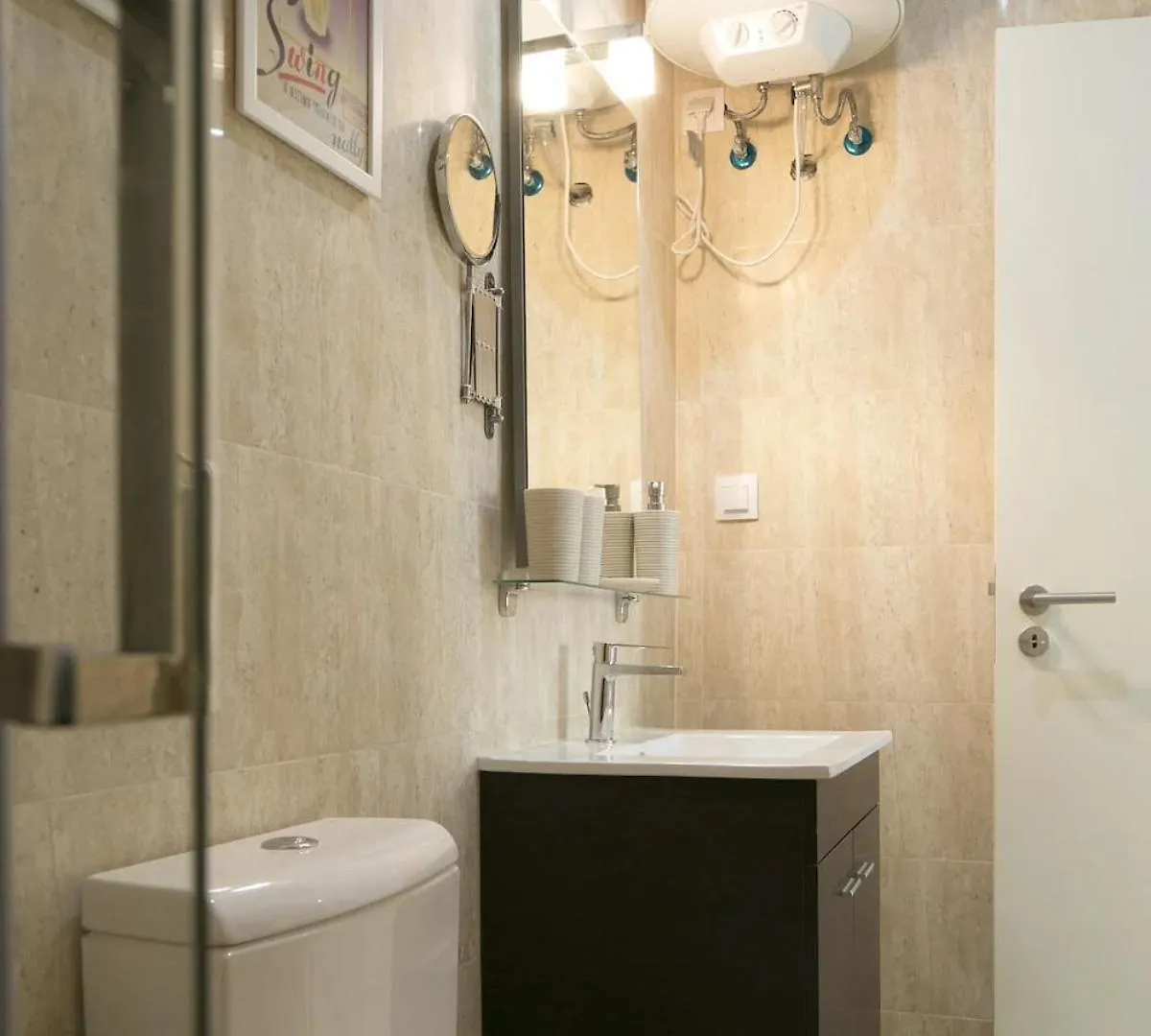 Apartment Very Central Studio Near Subway Lisbon
